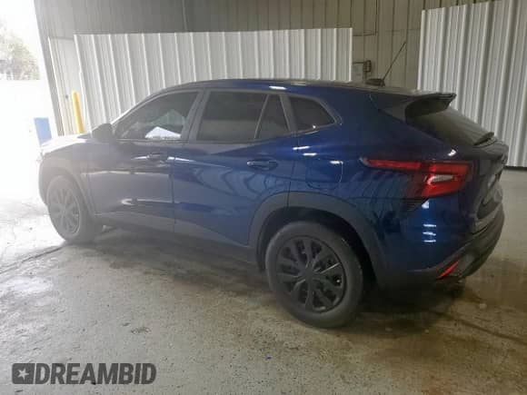 2024 Chevrolet Trax LS z VIN KL77LFE20RC213591, wystawiony jako Copart lot #84051075 z przebiegiem 24 416 mil mil oraz Czysty tytuł • Clean title. Historia ofert i sprzedaży dostępna na DreamBid. Obrazek 2.