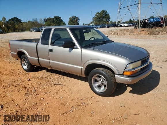 2001 Chevrolet S-10 LS with VIN 1GCCS19W81K141960, listed as a Copart auction lot 87395455 with 254,364 mi miles and Salvage title. Bid and sale history available at DreamBid. Image 4.