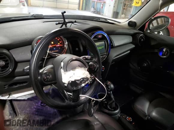 2018 MINI Hardtop Cooper с VIN WMWXP5C59J3C65496, выставлен на аукционе Copart как лот 56324995 с пробегом 84 233 миль миль и Списание • Salvage title. История ставок и продаж доступна на DreamBid. Изображение 8.
