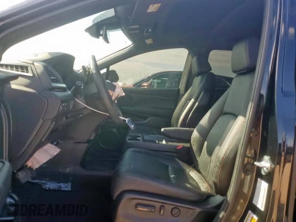 2024 Honda Odyssey Sport z VIN 5FNRL6H70RB010271, wystawiony jako Copart lot #81407535 z przebiegiem 17 717 mil mil oraz Nie do naprawy • Non repairable. Historia ofert i sprzedaży dostępna na DreamBid. Obrazek 7.