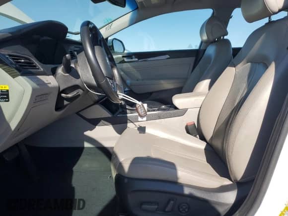 2017 Hyundai Sonata Limited with VIN KMHE54L2XHA072692, listed as a Copart auction lot 64465605 with 152,764 mi miles and Salvage title. Bid and sale history available at DreamBid. Image 7.