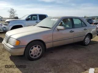 1996 Mercedes-Benz C z VIN WDBHA28E4TF347813, wystawiony jako Copart lot #45211785 z przebiegiem 87 312 mil mil oraz Czysty tytuł • Clean title. Historia ofert i sprzedaży dostępna na DreamBid. Obrazek 1.