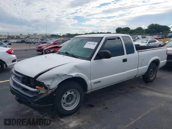 2001 Chevrolet S-10 LS with VIN 1GCCS195918238024, listed as a IAAI auction lot 42811306 with 70,236 mi miles and . Bid and sale history available at DreamBid. Image 17.