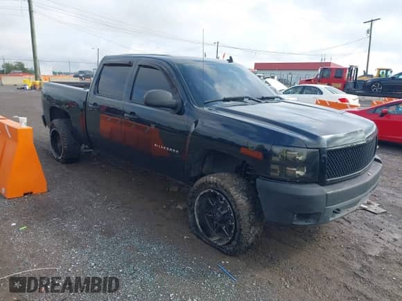 2013 Chevrolet Silverado 1500 LT with VIN 3GCPKSE70DG306742, listed as a IAAI auction lot 43292607 with 196,596 mi miles and . Bid and sale history available at DreamBid. Image 1.