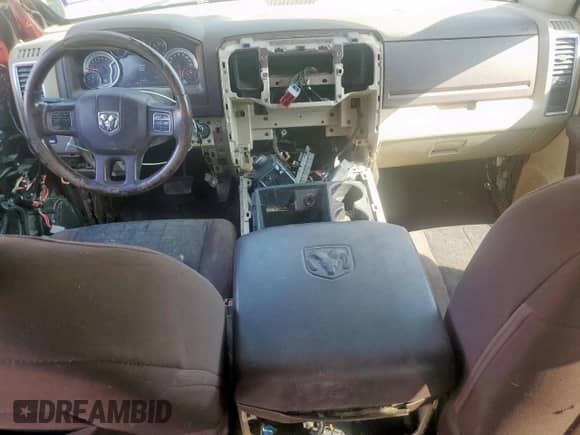 2013 Ram 1500 Big Horn z VIN 1C6RR6GT9DS724058, wystawiony jako Copart lot #84928615 z przebiegiem 215 875 mil mil oraz Czysty tytuł • Clean title. Historia ofert i sprzedaży dostępna na DreamBid. Obrazek 8.