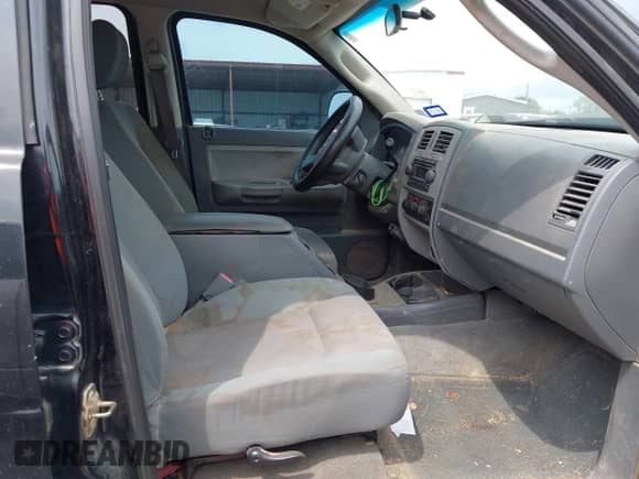 2005 Dodge Dakota SLT with VIN 1D7HW48NX5S140082, listed as a IAAI auction lot 42738619 with 197,603 mi miles and . Bid and sale history available at DreamBid. Image 5.