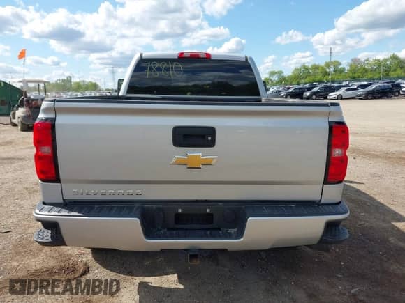 2017 Chevrolet Silverado 1500 Custom с VIN 1GCRCPEH3HZ300564, выставлен на аукционе IAAI как лот 42178810 с пробегом 111 877 миль миль и . История ставок и продаж доступна на DreamBid. Изображение 16.