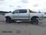 2010 Toyota Tundra Limited z VIN 5TFHY5F11AX144268, wystawiony jako IAAI lot #43188050 z przebiegiem Nie podano mil oraz . Historia ofert i sprzedaży dostępna na DreamBid. Obrazek 13.