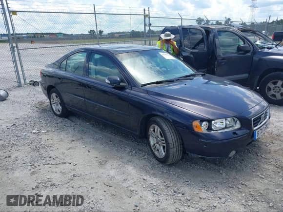 2007 Volvo S60 2.5L Turbo с VIN YV1RS592X72605557, выставлен на аукционе IAAI как лот 40461463 с пробегом 187 225 миль миль и . История ставок и продаж доступна на DreamBid. Изображение 1.