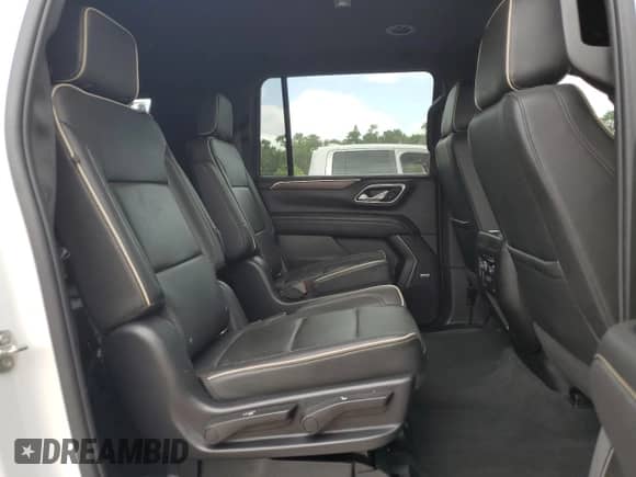 2022 Chevrolet Suburban Premier с VIN 1GNSCFKD0NR161283, выставлен на аукционе Copart как лот 64377244 с пробегом 65 211 миль миль и Списание • Salvage title. История ставок и продаж доступна на DreamBid. Изображение 11.
