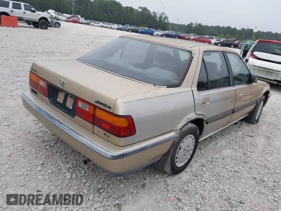 1988 Honda Accord с VIN 1HGCA5631JA035880, выставлен на аукционе IAAI как лот 43271696 с пробегом 121 505 миль миль и . История ставок и продаж доступна на DreamBid. Изображение 4.