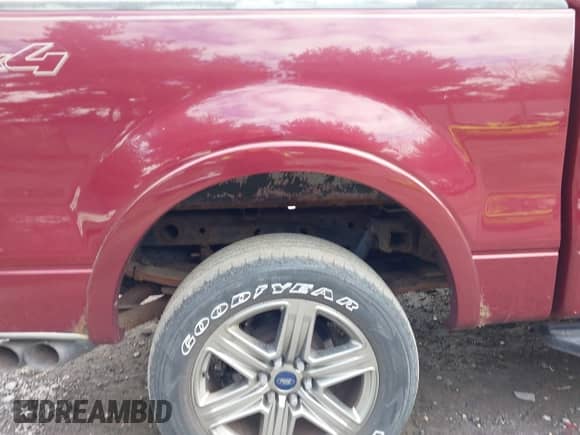 2004 Ford F-150 XLT z VIN 1FTPW145X4KC33015, wystawiony jako IAAI lot #43413631 z przebiegiem 156 838 mil mil oraz . Historia ofert i sprzedaży dostępna na DreamBid. Obrazek 12.