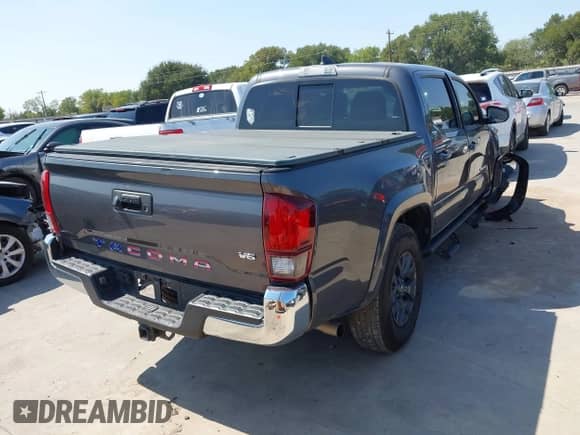 2020 Toyota Tacoma SR5 с VIN 5TFAZ5CN8LX091464, выставлен на аукционе IAAI как лот 43183342 с пробегом 59 398 миль миль и . История ставок и продаж доступна на DreamBid. Изображение 4.