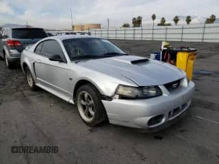 2002 Ford Mustang GT Deluxe с VIN 1FAFP42X72F239123, выставлен на аукционе Copart как лот 67717881 с пробегом 156 405 миль миль и На запчасти • Non repairable. История ставок и продаж доступна на DreamBid. Изображение 1.