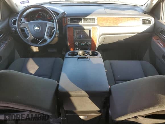 2013 Chevrolet Suburban LS с VIN 1GNSCHE03DR165086, выставлен на аукционе Copart как лот 85708284 с пробегом 161 276 миль миль и Списание • Salvage title. История ставок и продаж доступна на DreamBid. Изображение 8.