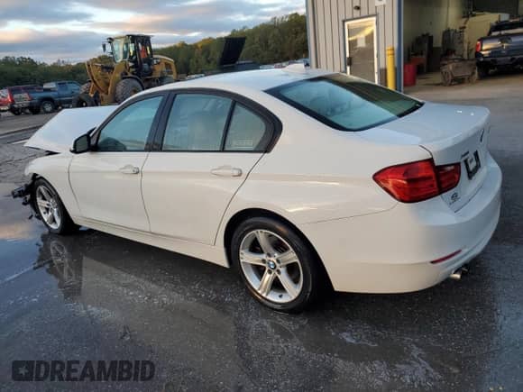 2013 BMW 3 Series 328i xDrive с VIN WBA3B5C59DF596236, выставлен на аукционе Copart как лот 86094255 с пробегом 109 616 миль миль и Списание • Salvage title. История ставок и продаж доступна на DreamBid. Изображение 2.