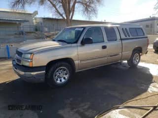 2004 Chevrolet Silverado 1500 with VIN 2GCEC19V741217833, listed as a Copart auction lot 84259754 with 233,517 mi miles and Salvage title. Bid and sale history available at DreamBid. Image 1.