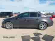 2016 Chevrolet Cruze LT z VIN 1G1PE5SB7G7183421, wystawiony jako IAAI lot #43298282 z przebiegiem 60 846 mil mil oraz . Historia ofert i sprzedaży dostępna na DreamBid. Obrazek 14.