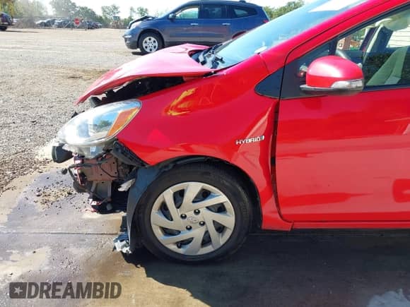 2015 Toyota Prius One z VIN JTDKDTB31F1582909, wystawiony jako IAAI lot #43178125 z przebiegiem 99 824 mil mil oraz . Historia ofert i sprzedaży dostępna na DreamBid. Obrazek 19.