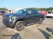 2018 Toyota Tundra SR5 с VIN 5TFDW5F12JX763868, выставлен на аукционе IAAI как лот 43233814 с пробегом 86 210 миль миль и . История ставок и продаж доступна на DreamBid. Изображение 17.