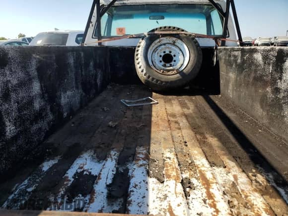 1975 Chevrolet Silverado 1500 z VIN CCY245Z113678, wystawiony jako Copart lot #63928605 z przebiegiem 75 375 mil mil oraz Czysty tytuł • Clean title. Historia ofert i sprzedaży dostępna na DreamBid. Obrazek 10.