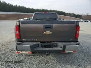 2008 Chevrolet Silverado 3500 z VIN 1GCJK39K98E180839, wystawiony jako Copart lot #42286135 z przebiegiem 176 665 mil mil oraz Szkoda całkowita • Salvage title. Historia ofert i sprzedaży dostępna na DreamBid. Obrazek 6.