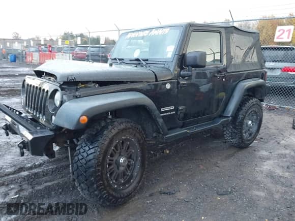 2014 Jeep Wrangler Sport z VIN 1C4AJWAG1EL327481, wystawiony jako IAAI lot #43527216 z przebiegiem 162 278 mil mil oraz . Historia ofert i sprzedaży dostępna na DreamBid. Obrazek 2.