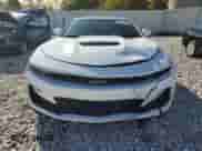 2024 Chevrolet Camaro 2SS z VIN 1G1FH3D73R0115922, wystawiony jako Copart lot #75877344 z przebiegiem 4 734 mil mil oraz Szkoda całkowita • Salvage title. Historia ofert i sprzedaży dostępna na DreamBid. Obrazek 5.