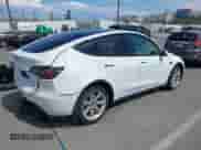 2022 Tesla Model Y Long Range z VIN 7SAYGDEE0NF451306, wystawiony jako IAAI lot #43253038 z przebiegiem 49 961 mil mil oraz . Historia ofert i sprzedaży dostępna na DreamBid. Obrazek 4.