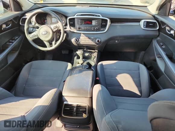 2016 Kia Sorento LX z VIN 5XYPG4A33GG124827, wystawiony jako Copart lot #71085035 z przebiegiem 69 109 mil mil oraz Szkoda całkowita • Salvage title. Historia ofert i sprzedaży dostępna na DreamBid. Obrazek 8.