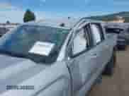 2018 Chevrolet Silverado 1500 LT z VIN 3GCUKREC0JG402410, wystawiony jako IAAI lot #43034711 z przebiegiem 73 836 mil mil oraz . Historia ofert i sprzedaży dostępna na DreamBid. Obrazek 6.
