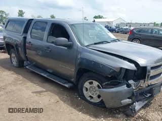 2007 Chevrolet Silverado 1500 LTZ z VIN 2GCEK13M071633374, wystawiony jako IAAI lot #42257412 z przebiegiem 171 124 mil mil oraz . Historia ofert i sprzedaży dostępna na DreamBid. Obrazek 1.