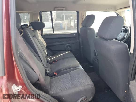 2008 Jeep Commander Sport z VIN 1J8HG48K58C167002, wystawiony jako Copart lot #83864465 z przebiegiem 114 167 mil mil oraz Czysty tytuł • Clean title. Historia ofert i sprzedaży dostępna na DreamBid. Obrazek 11.
