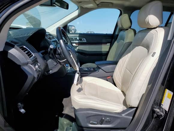 2017 Ford Explorer Platinum с VIN 1FM5K8HT4HGC91713, выставлен на аукционе Copart как лот 66198895 с пробегом 143 535 миль миль и Списание • Salvage title. История ставок и продаж доступна на DreamBid. Изображение 7.