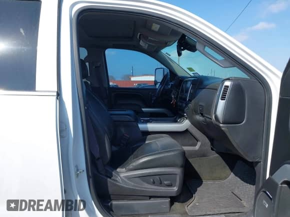 2017 Chevrolet Silverado 1500 LTZ z VIN 3GCUKSEJ9HG150558, wystawiony jako IAAI lot #41514409 z przebiegiem 107 969 mil mil oraz . Historia ofert i sprzedaży dostępna na DreamBid. Obrazek 5.