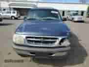 1998 Ford Explorer XL z VIN 1FMZU34X5WZB03886, wystawiony jako Copart lot #84244475 z przebiegiem 159 121 mil mil oraz Szkoda całkowita • Salvage title. Historia ofert i sprzedaży dostępna na DreamBid. Obrazek 5.