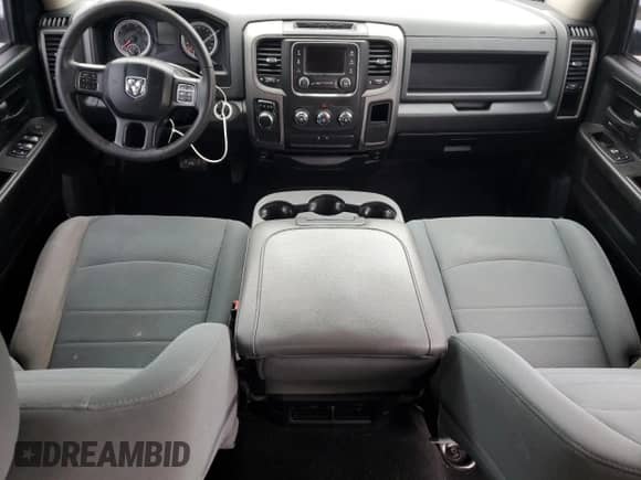 2018 Ram 1500 Express z VIN 3C6RR6KG2JG249849, wystawiony jako Copart lot #42008845 z przebiegiem Nie podano mil oraz Nie do naprawy • Non repairable. Historia ofert i sprzedaży dostępna na DreamBid. Obrazek 8.