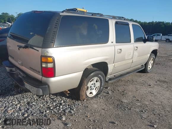2005 Chevrolet Suburban LT with VIN 3GNEC16Z35G218324, listed as a IAAI auction lot 42544947 with Not provided miles and . Bid and sale history available at DreamBid. Image 4.