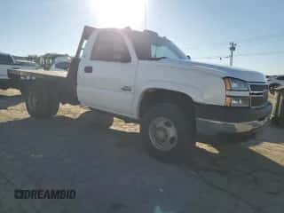2005 Chevrolet Silverado 3500 с VIN 1GBJK34215E323290, выставлен на аукционе Copart как лот 77024944 с пробегом 332 053 миль миль и Списание • Salvage title. История ставок и продаж доступна на DreamBid. Изображение 4.