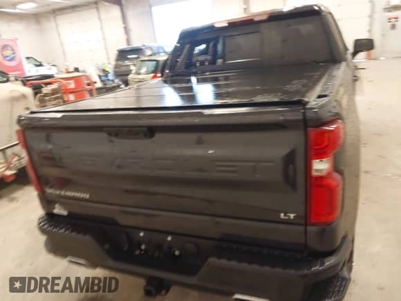 2024 Chevrolet Silverado 1500 LT Trail Boss z VIN 3GCUDFED5RG123564, wystawiony jako IAAI lot #42193775 z przebiegiem 26 302 mil mil oraz . Historia ofert i sprzedaży dostępna na DreamBid. Obrazek 16.