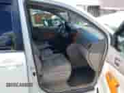 2006 Toyota Sienna XLE z VIN 5TDZA22C86S521741, wystawiony jako IAAI lot #43013437 z przebiegiem 158 907 mil mil oraz . Historia ofert i sprzedaży dostępna na DreamBid. Obrazek 5.