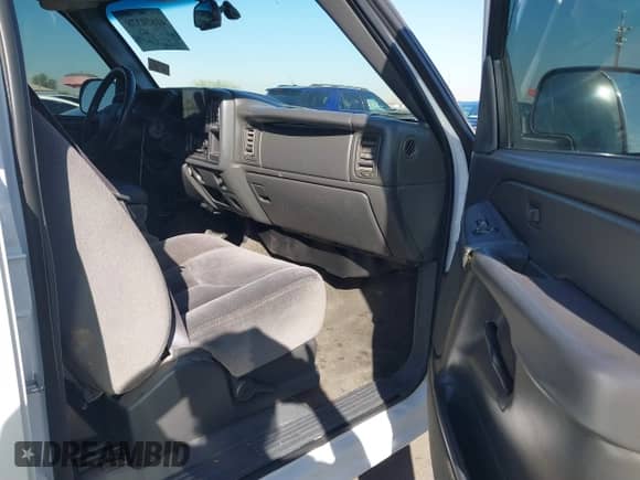 2005 GMC Sierra 1500 SLE z VIN 2GTEC13T051146497, wystawiony jako IAAI lot #41670378 z przebiegiem 172 085 mil mil oraz . Historia ofert i sprzedaży dostępna na DreamBid. Obrazek 5.