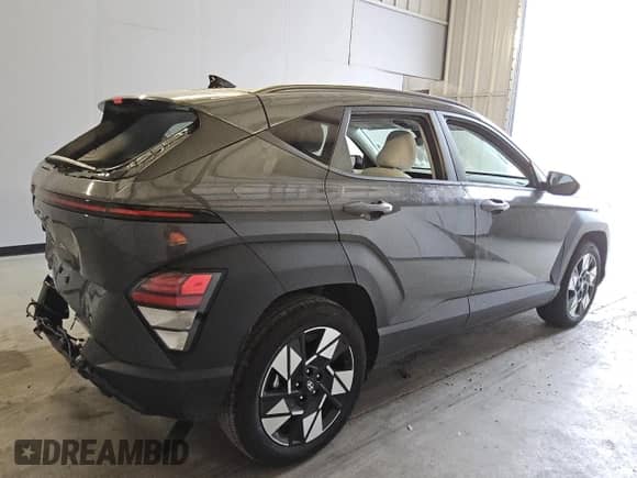 2025 Hyundai Kona SEL with VIN KM8HB3ABXSU200938, listed as a Copart auction lot 79527614 with 3,056 mi miles and Clean title. Bid and sale history available at DreamBid. Image 3.