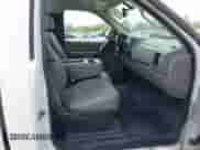 2008 Chevrolet Silverado 2500HD Work Truck z VIN 1GCHC24K18E160498, wystawiony jako IAAI lot #42144812 z przebiegiem 151 213 mil mil oraz . Historia ofert i sprzedaży dostępna na DreamBid. Obrazek 5.
