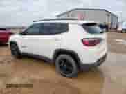 2018 Jeep Compass Latitude z VIN 3C4NJCBB9JT108608, wystawiony jako Copart lot #62002645 z przebiegiem 116 450 mil mil oraz Czysty tytuł • Clean title. Historia ofert i sprzedaży dostępna na DreamBid. Obrazek 2.