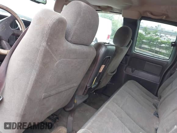 2005 Chevrolet Silverado 3500 с VIN 1GCHK39U75E196856, выставлен на аукционе IAAI как лот 42270278 с пробегом Не указан миль и . История ставок и продаж доступна на DreamBid. Изображение 19.
