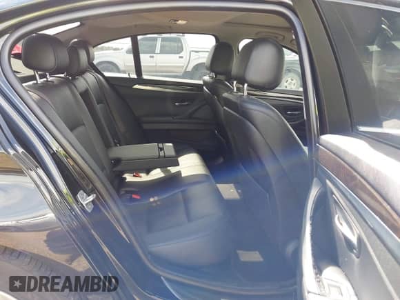 2015 BMW 5 Series 528i с VIN WBA5A5C53FD518626, выставлен на аукционе IAAI как лот 43091884 с пробегом 112 348 миль миль и . История ставок и продаж доступна на DreamBid. Изображение 8.