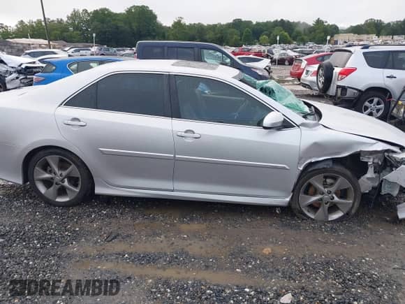 2014 Toyota Camry SE with VIN 4T1BF1FK8EU439626, listed as a IAAI auction lot 42985185 with 90,023 mi miles and . Bid and sale history available at DreamBid. Image 13.