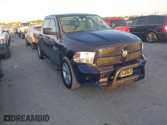 2014 Ram 1500 Express z VIN 1C6RR6KT3ES172467, wystawiony jako IAAI lot #43371972 z przebiegiem 201 014 mil mil oraz . Historia ofert i sprzedaży dostępna na DreamBid. Obrazek 1.