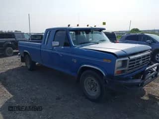1985 Ford F-250 с VIN 1FTHX25L8FKA37064, выставлен на аукционе IAAI как лот 42373947 с пробегом 12 428 миль миль и . История ставок и продаж доступна на DreamBid. Изображение 1.